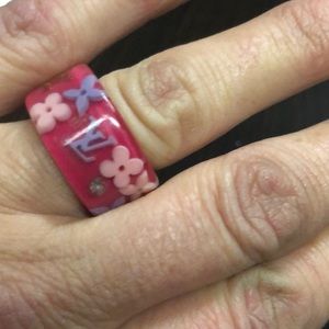 Louis Vuitton ring size 6